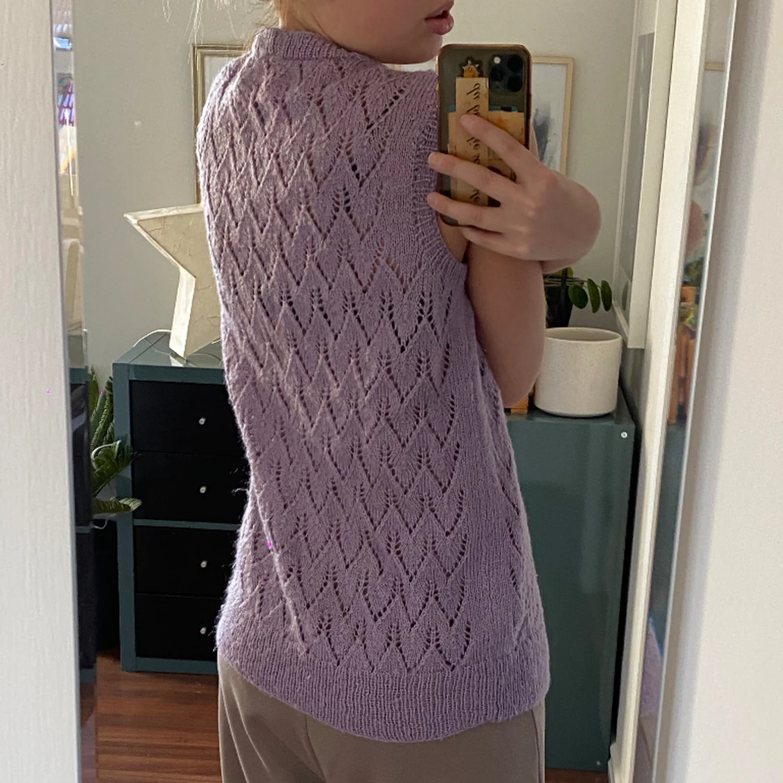 Lila stickad väst - 91