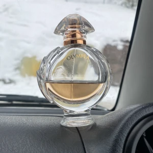 Parfym  - Olympea parfym som luktar jätte gott säljer då lukten inte riktigt passade mig❤️