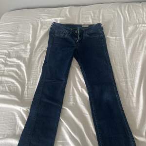 Ett par super snygga g-star jeans low waist som tyvärr inte passa mig. Är 168 och dom är för korta på mig. Men annars är dom super fina ❤️