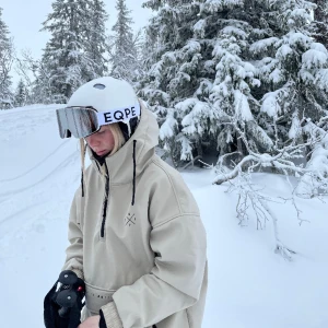 Dope skidjacka anorak - Dope jacka/anorak. Använd några få gånger så i väldigt fint skick! Storlek M.   Nypris 1599