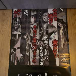 Väldigt stor junji itto poster som är köpt från Science fiction bokhandeln 