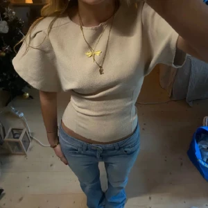 Tröja - SUPER. Snygg värkligen!! Tryck gärna på köp nu!❣️❣️