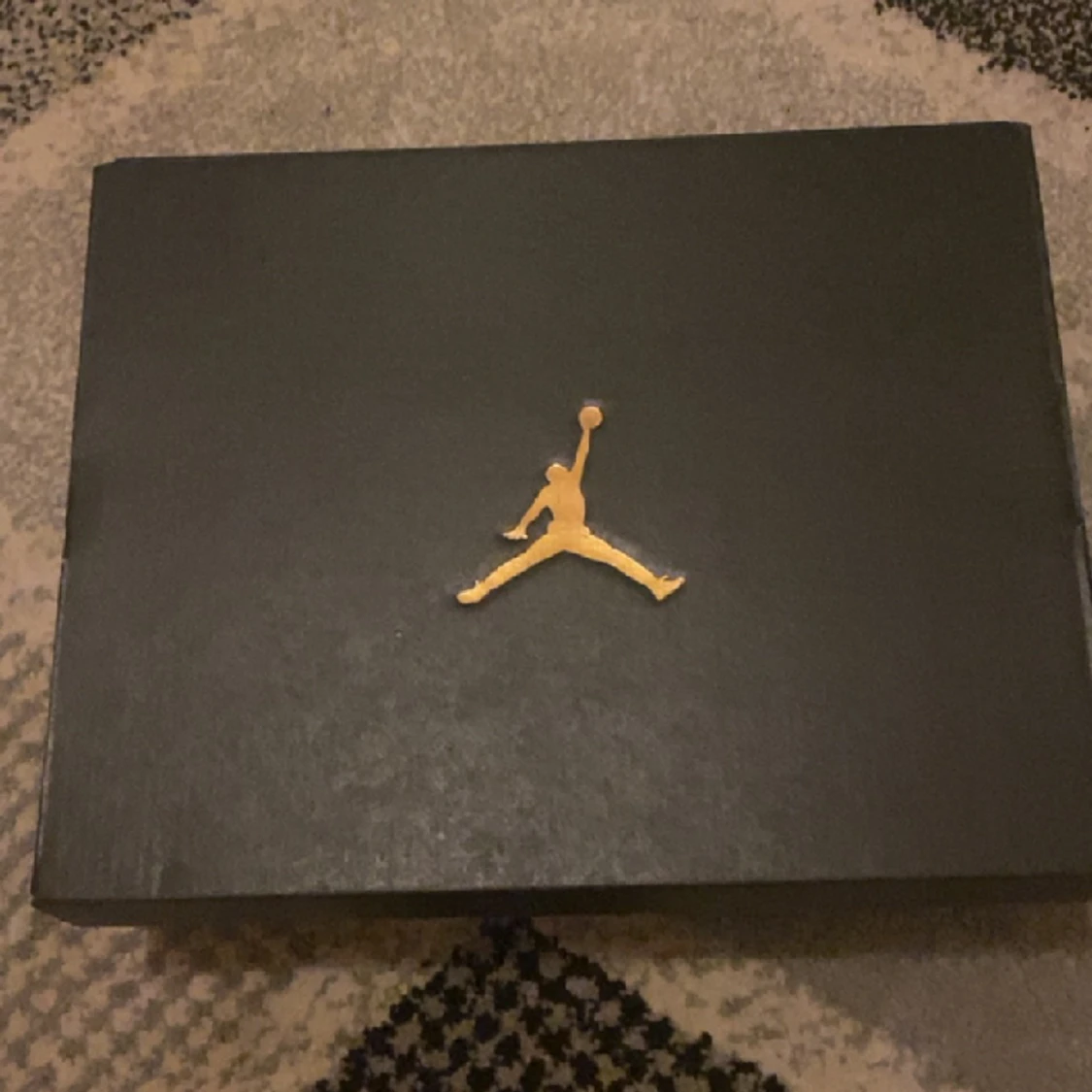 Air jordans mid 1 shadow grey i storlek 37,5