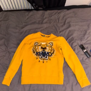 Kenzo tröja - Är i bra skick, kan gå ner lite i pris vid snabb affär!