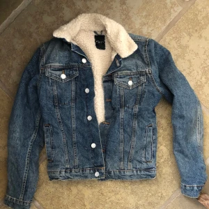 Jeansjacka - Storlek xs herr, så den är oversized💕