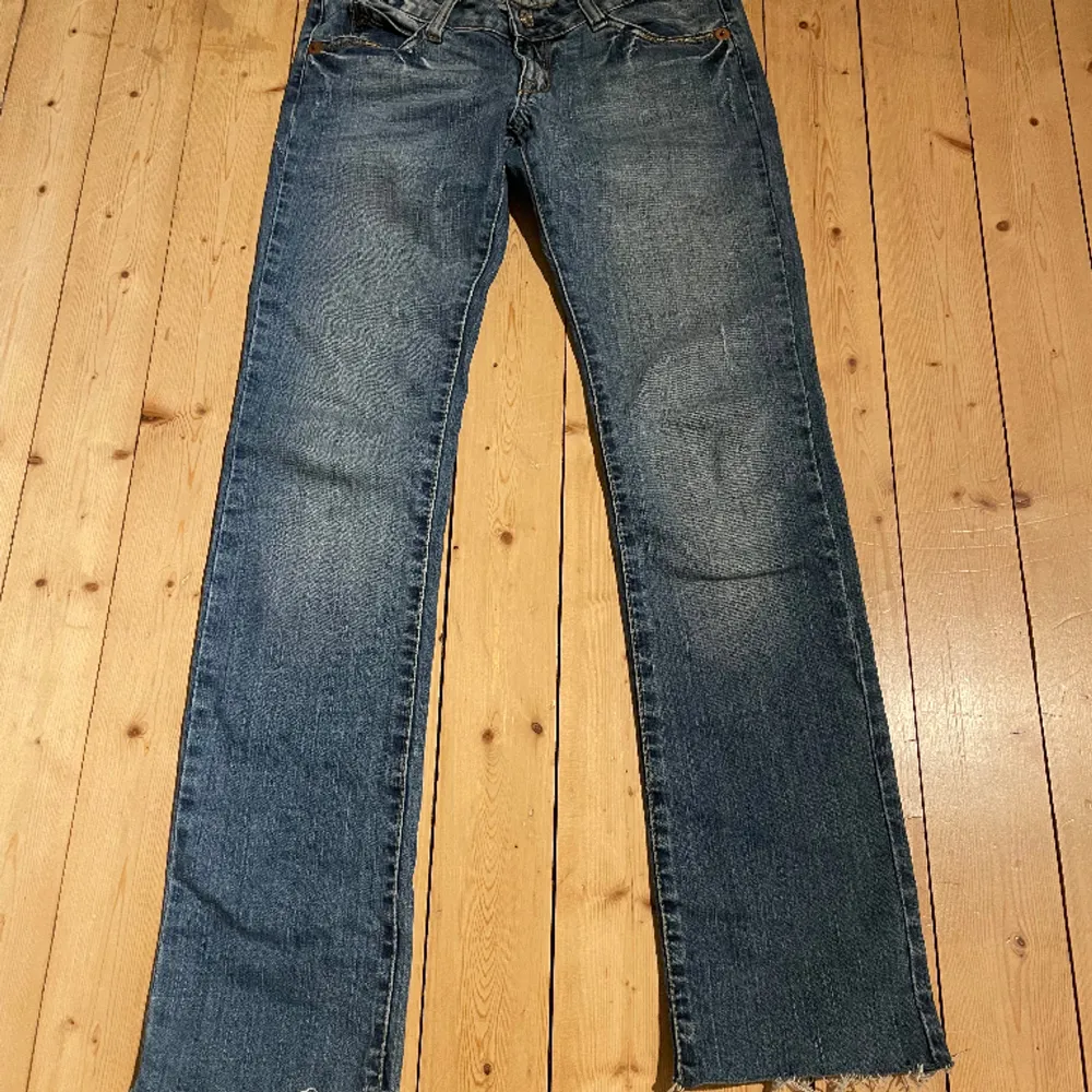 Midjemått- 78 cm Innerbenslängd-75cm. Jeans & Byxor.