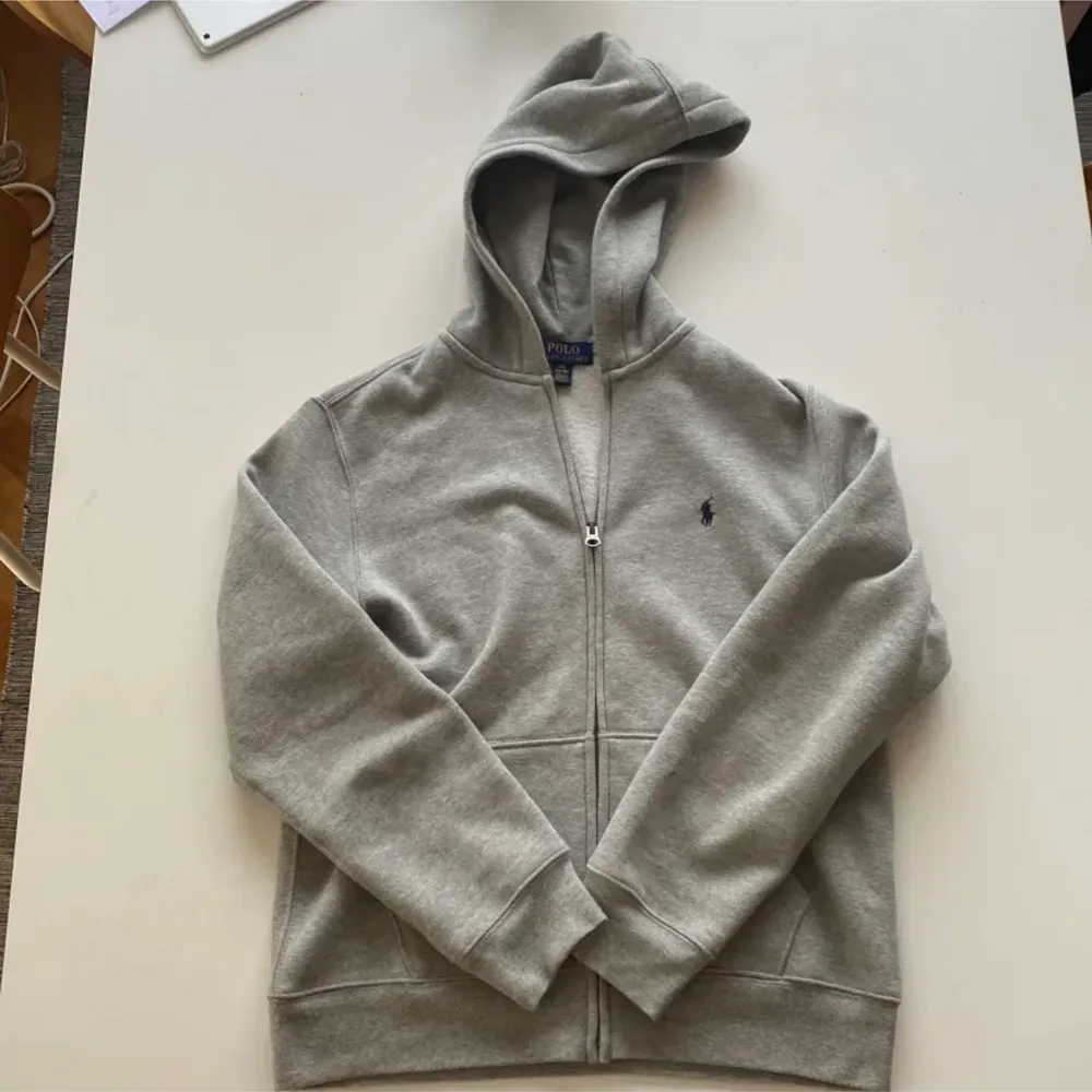 Skön Ralph lauren zip up, storlek L Skick 9/10. Hoodies.