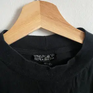 Svart polo T-shirt från topshop strl s/m