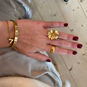Blom ring - SUPER snygg i rostfritt Stål❤️❤️