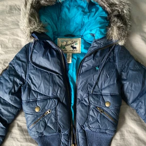 Y2k vinter jacka - Abercrombie vintage jacka. Storlek xs.  Säljer eftersom den tyvärr var för liten för mig.