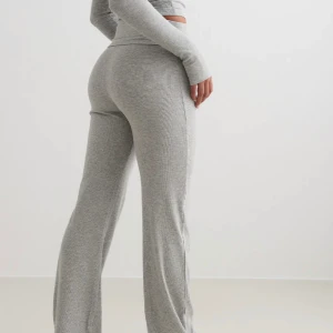 Aim’n byxor  - HELT OANVÄNDA mjukisbyxor från aim’n som är typ helt slutsålda, säljer då jag fick två likadana i julklapp. Storlek xs men passar s och m också. Kostar 500 på aim’n sida pris kan diskuteras vid snabb affär 