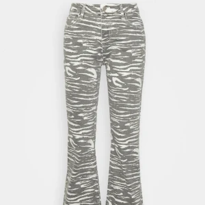 Zebra jeans❤️‍🔥 - Säljer mina as coola zebra jeans köpta på zalando❤️‍🔥 Använt 1 gång så bra skick