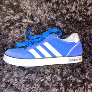 Säljer mina adidas skor💙😍 - Bra skick! Superfin färg och storlek 40❣️❣️