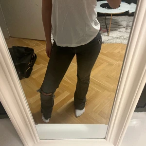 Gina jeans med hål  - Jätte fina!