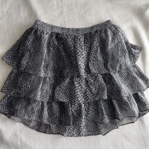 Volang kjol - Snygg volang kjol i bra skick 🖤 