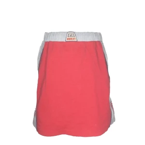 Cool sport kjol - Finns att köpa på jealoussecondhand.com