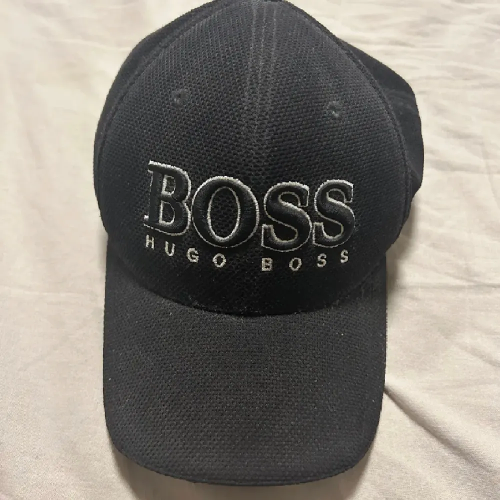 Hugo Boss keps Ganska bra skick Ny pris: 500kr. Accessoarer.