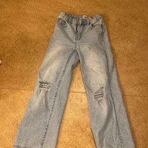  Byxor  -  jag säljer dom här byxorna för man blir försmå storlek 140 från lager 157 ❤️❤️❤️