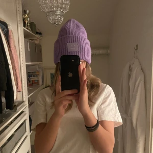 Acne mössa  - Acne mössa lila 💜💜💜