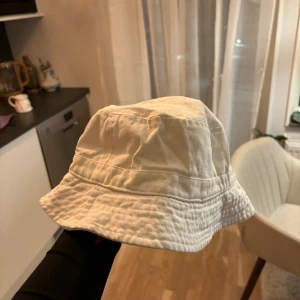 buckethat - fint skick 