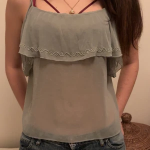 Zara blus  - Säljer den hära blusen💕 jättefin till fest och vardags!💗