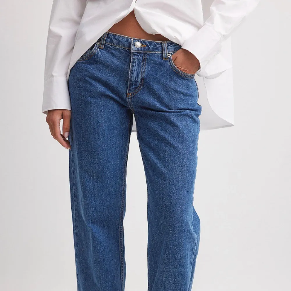 SUPERSNYGGA oanvända low waisted jeans med lappen kvar, nypris 699kr!!. Jeans & Byxor.