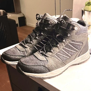 Fritidsskor/Vinterkänga Herr - Använd 2-3 tillfällen men fel storlek. Alltså så gott som ny. 