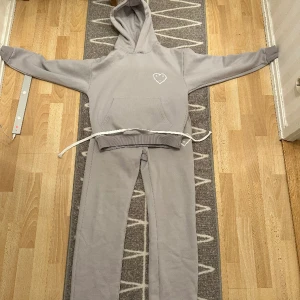 Carsicko tracky  - Carsicko tracksuit Byxor storlek M Kofta storlek  S