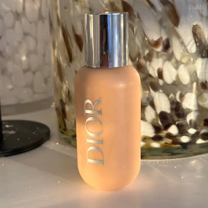 Dior fundation - Färgen 3W Köpt för 600kr Bara provad 