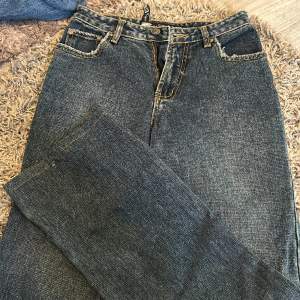 Low Waist jeans som är köpte på second hand i Thailand. 