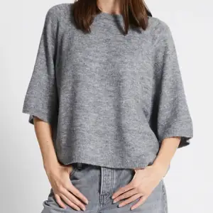 Säljer denna slutsålda populära tröjan från lager157🤍 200+frakt