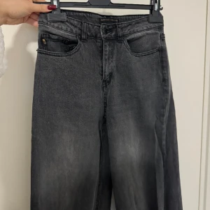 Jeans - Oanvänd.