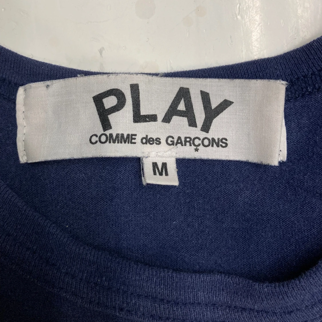 Comme des Garcons T-Shirt, marinblå och guld - 91