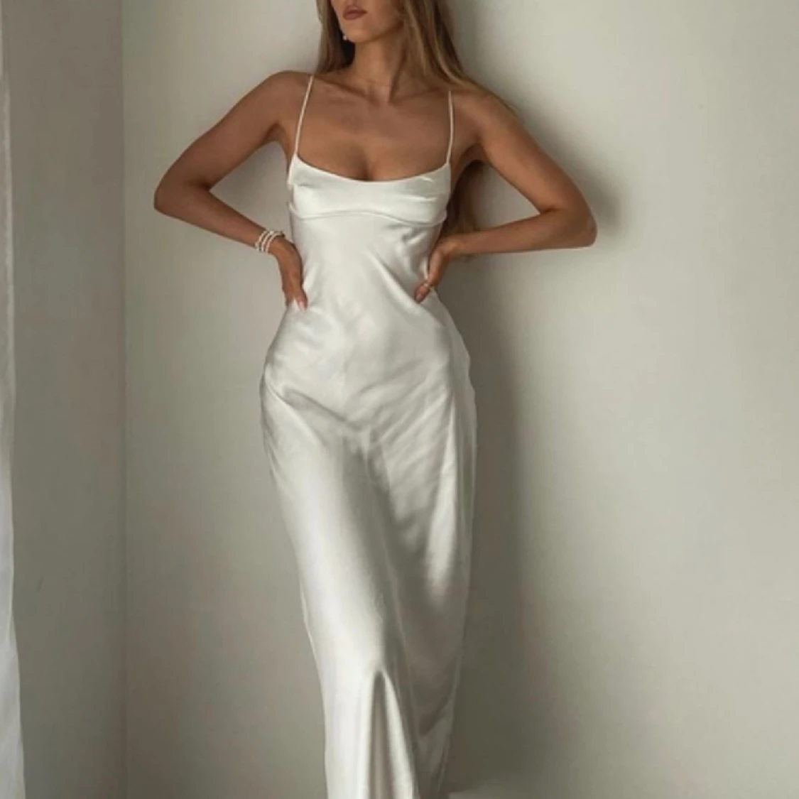 SÖKER DENNA KLÄNNINGEN  - 90