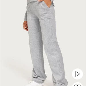 gråa juicy byxor  - säljer mina gråa juicy byxor❤️ storlek xs, kontakta för mer info❤️