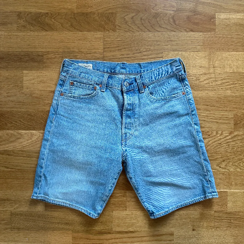 Shorts från Levi’s. Knappt använda. 9/10. Shorts.