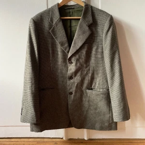 Rutig iver size kavaj  - Kavaj i storlek L, boxig 