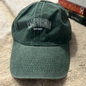 Keps från shein - Keps som köptes från shein för 70kr aldrig använd 