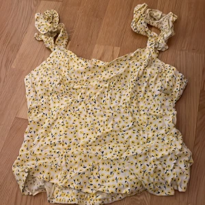 Sommar Blus  - Sommar blus med sommarmotiv, aldrig använt, perfekt skick, storlek 42