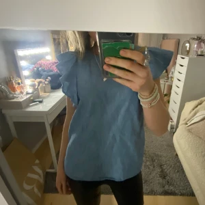 Ralph lauren tröja  - Jättesöt Ralph lauren tröja med volang!! 