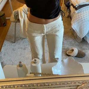 Lowwaist byxor  - Lowwaist byxor från zara. Exklusiv nypris var 800kr. Jättefin kvalitet 