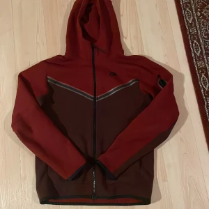 Nike Tech Fleece  - Lite nopprig men annars bra skick 