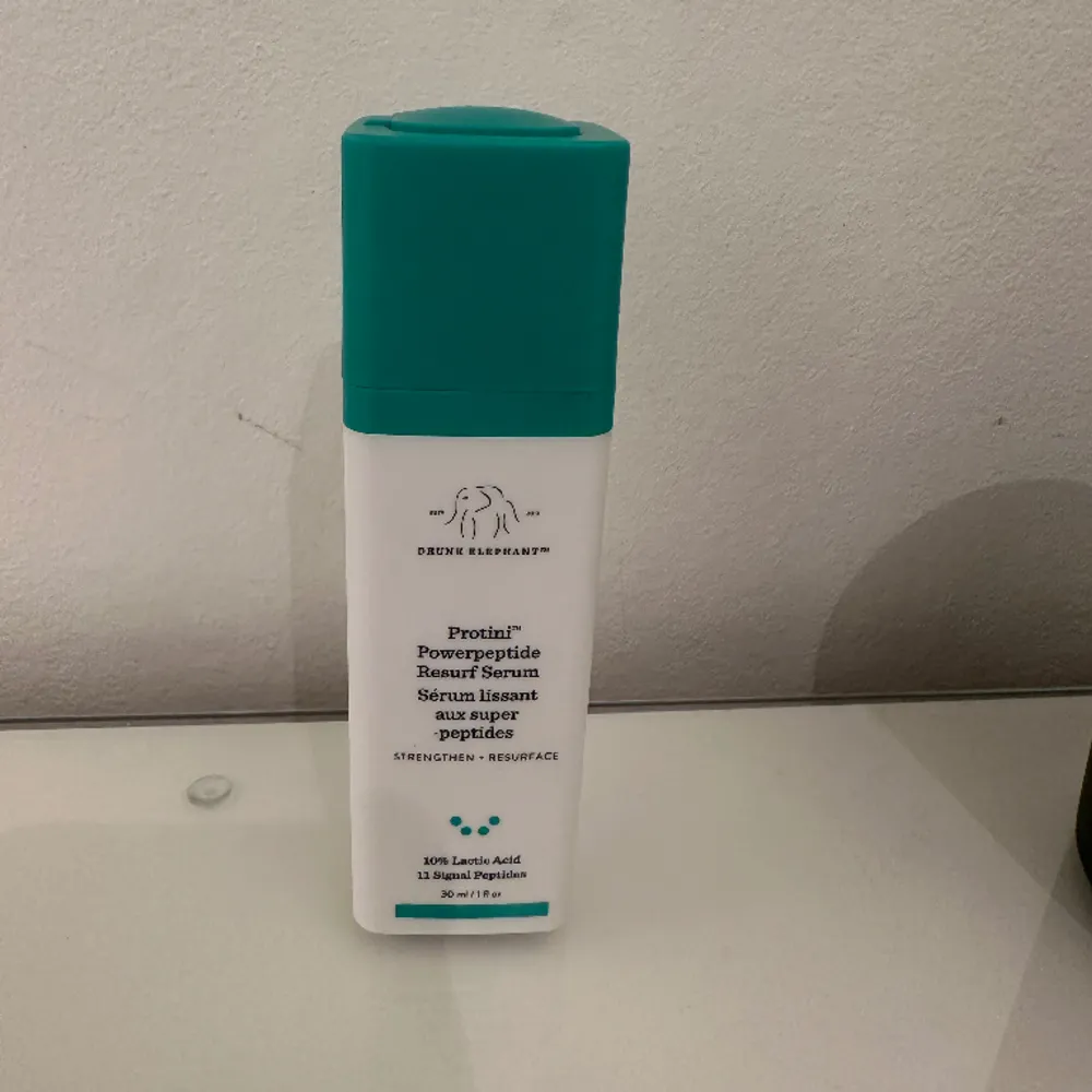 Säljer mitt Drunk elephant serum i den gröna serien då det inte passa min hudtyp, ENDAST TESTAD EN GÅNG💞💞nypris 999kr mitt pris 399kr. Accessoarer.