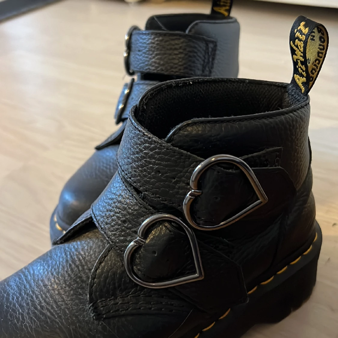 Dr. Martens Devon Heart - 91