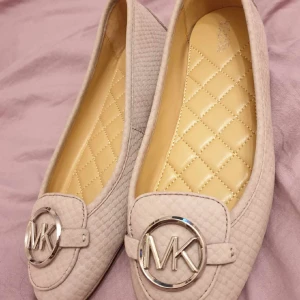 Michel kors ballerinaskor  - Nästintill oanvända Michael kors ballerinaskor i storlek 39. 