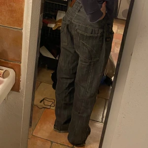 Baggy jeans - Älskar dessa, snälla nån köp dem innan jag ångrar mig. Feta från G-star raw, köpta second hand.  skriv för mått. Unisex