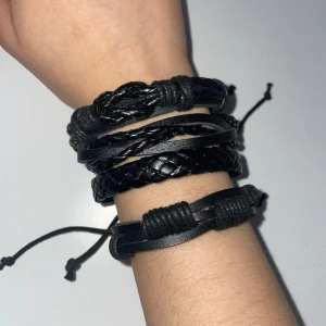 Armband - 15kr/st eller alla för 50 kr! Alla är justerbara. Köparen står för frakten, vid köp av alla använd gärna köp nu<3