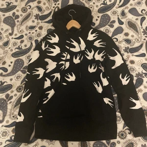 Alexander McQueen hoodie - Storlek: M Skick: 9/10 Pris går att diskutera  Nypris 3100