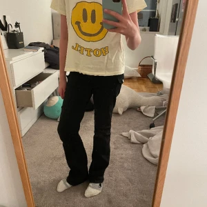 Ganni tröja - Säljer den Ganni tröja då jag inte använder den längre! Pris kan diskuteras, inga synandes defekter❤️ osäker på storleken eftersom att jag fick den i present och det ej står! Men passar mig bra som är XS-S