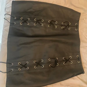 Svart skinnkjol - Nyskick! Endast provad